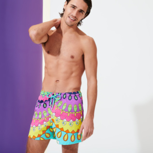 男款 Stretch classic 印制 - 男士 1980 Waves Multicolor 弹力泳装, Lazulii blue frontworn 男款 Stretch classic 印制 - 男士 1980 Waves Multicolor 弹力泳装, Lazulii blue frontworn