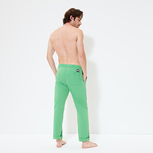 Uomo Altri Unita - Pantaloni uomo con girovita elasticizzato, Verde prato inglese vista indossata posteriore