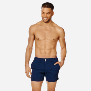 Homme CEINTURE PLATE Uni - Maillot de bain Homme Court Stretch Ceinture Plate Prince de Galles, Bleu nuit frontworn Homme CEINTURE PLATE Uni - Maillot de bain Homme Court Stretch Ceinture Plate Prince de Galles, Bleu nuit frontworn