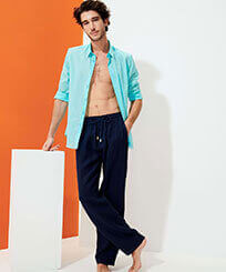 Uomo Altri Unita - Men Linen Pants Solid, Blu marine vista frontale indossata