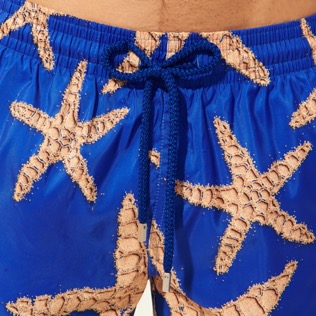 Bild von Herren Klassische dünne Stoffe Bedruckt - Ultraleichte und verstaubare Sand Starlettes Badeshorts für Herren, Sea blue Details Ansicht 3 Bild von Herren Klassische dünne Stoffe Bedruckt - Ultraleichte und verstaubare Sand Starlettes Badeshorts für Herren, Sea blue Details Ansicht 3
