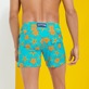 Herren Klassische Strech Bedruckt - Starfish Dance Stretch-Badeshorts mit flachem Bund für Herren, Curacao Rückansicht getragen