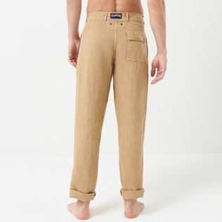 Homme AUTRES Uni - Pantalon en lin homme Teinture Bio-sourcée, Noix vue portée de dos