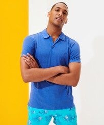 Hombre Autros Liso - Polo Tencel™ de color liso para hombre, Mar azul vista frontal desgastada
