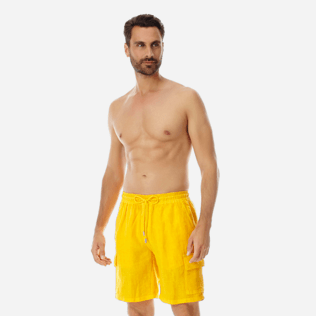 Hombre Autros Liso - Bermudas tipo cargo en lino de color liso para hombre, Mango frontworn Hombre Autros Liso - Bermudas tipo cargo en lino de color liso para hombre, Mango frontworn