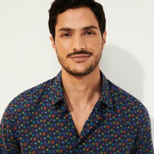 Imagen de Hombre Autros Estampado - Camisa de verano en gasa de algodón con estampado Micro Ronde Des Tortues unisex, Azul marino detalles vista 2 Imagen de Hombre Autros Estampado - Camisa de verano en gasa de algodón con estampado Micro Ronde Des Tortues unisex, Azul marino detalles vista 2