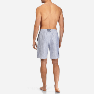 Herren Andere Grafisch - Micro Stripes Leinen-Bermudashorts mit Cargotaschen für Herren, Ultramarin blau backworn Herren Andere Grafisch - Micro Stripes Leinen-Bermudashorts mit Cargotaschen für Herren, Ultramarin blau backworn