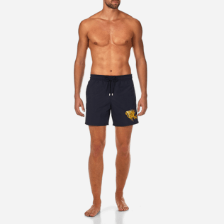 Homme Classique Moorea Brodé - Maillot de bain Broderie Placée Prehistoric Fish, Bleu marine frontworn Homme Classique Moorea Brodé - Maillot de bain Broderie Placée Prehistoric Fish, Bleu marine frontworn