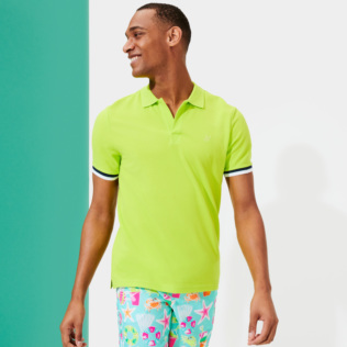 Imagen de Hombre Autros Liso - Polo en piqué de algodón de color liso para hombre, Limoncillo vista frontal desgastada Imagen de Hombre Autros Liso - Polo en piqué de algodón de color liso para hombre, Limoncillo vista frontal desgastada