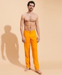 Men Straight Linen Pants Solid Zanahoria vista frontal desgastada