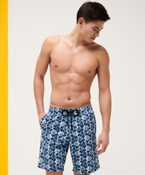 男款 Long classic 印制 - 男士 Batik Fishes 长款泳裤, Navy 正面穿戴视图
