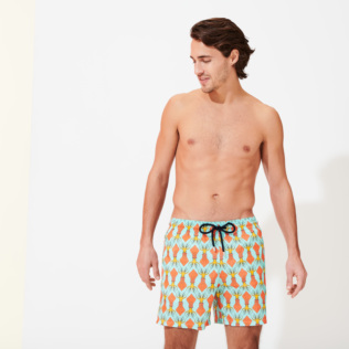 Bild von Herren Klassische dünne Stoffe Bedruckt - Ultraleichte und verstaubare 2008 Graphic Squids Badeshorts für Herren , Lagune Vorderseite getragene Ansicht Bild von Herren Klassische dünne Stoffe Bedruckt - Ultraleichte und verstaubare 2008 Graphic Squids Badeshorts für Herren , Lagune Vorderseite getragene Ansicht