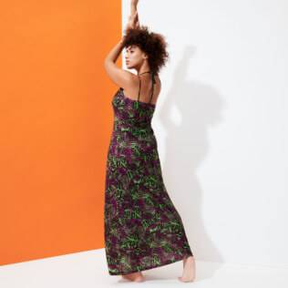 Imagen de Mujer Autros Estampado - Vestido largo fluido con estampado Madrague para mujer, Hierba verde vista trasera desgastada Imagen de Mujer Autros Estampado - Vestido largo fluido con estampado Madrague para mujer, Hierba verde vista trasera desgastada