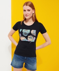 Marguerites T-Shirt aus Baumwolle für Damen Marineblau Vorderseite getragene Ansicht