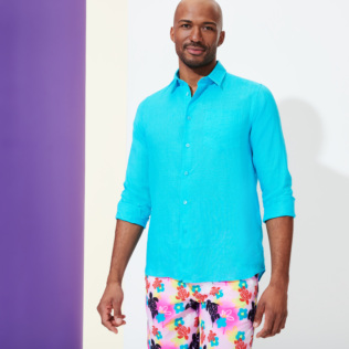 Photo de Homme AUTRES Uni - Chemise en Lin homme unie, Azur vue portée de face Photo de Homme AUTRES Uni - Chemise en Lin homme unie, Azur vue portée de face