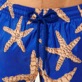 男款 Ultra-light classique 印制 - 男童 Sand Starlettes 印花轻盈可压缩泳裤, Sea blue 细节视图3