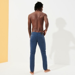 Hombre Autros Liso - Pantalón de 5 bolsillos y color liso para hombre, Azul marino vista trasera desgastada
