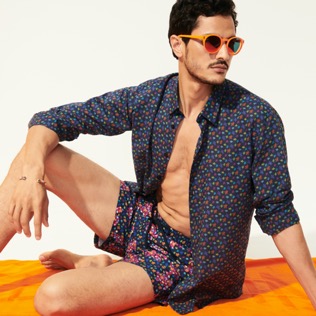 Imagen de Hombre Clásico Estampado - Bañador con estampado Micro Macro Ronde Des Tortues para hombre, Azul marino detalles vista 3 Imagen de Hombre Clásico Estampado - Bañador con estampado Micro Macro Ronde Des Tortues para hombre, Azul marino detalles vista 3