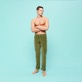 Herren Andere Uni - Regular Fit Samthose im Fünf-Taschen-Design für Herren, Oliven Vorderseite getragene Ansicht Herren Andere Uni - Regular Fit Samthose im Fünf-Taschen-Design für Herren, Oliven Vorderseite getragene Ansicht