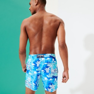 男款 Ultra-light classique 印制 - 男士 2012 Flamants Roses 超轻便携式泳装, Lagoon 背面穿戴视图