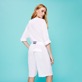 Unisex Linen Jersey Bermuda Shorts Solid Weiss Rückansicht getragen
