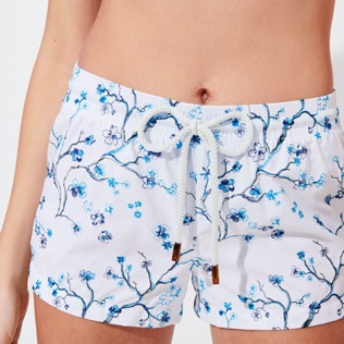 Photo de Femme AUTRES Brodé - Shorty de Bain femme Brodé Cherry Blossom, Bleu de mer vue de détail 2 Photo de Femme AUTRES Brodé - Shorty de Bain femme Brodé Cherry Blossom, Bleu de mer vue de détail 2