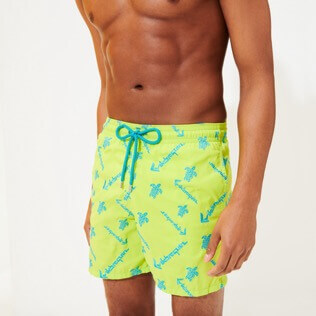 Bild von Herren Klassische Bestickt - Vilebrequin Badeshorts mit Stickerei für Herren – Limited Edition, Lemongrass Details Ansicht 1 Bild von Herren Klassische Bestickt - Vilebrequin Badeshorts mit Stickerei für Herren – Limited Edition, Lemongrass Details Ansicht 1