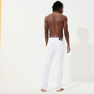 男款 Others 纯色 - 男士标准版型五袋丝绒长裤, White 背面穿戴视图