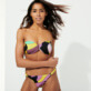 Mujer 020 Estampado - Braguita de bikini de corte tanga con estampado 1984 Invisible Fish para mujer, Negro vista frontal desgastada