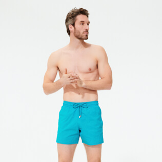 Herren Klassische Strech Uni - Micro Ronde des Tortues Stretch-Bademode für Herren, Azurblau frontworn Herren Klassische Strech Uni - Micro Ronde des Tortues Stretch-Bademode für Herren, Azurblau frontworn
