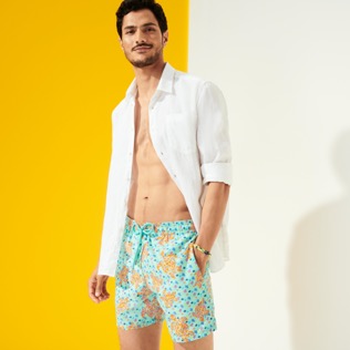 Imagen de Hombre Clásico Estampado - Men Swimwear Micro Macro Ronde Des Tortues, Laguna detalles vista 2 Imagen de Hombre Clásico Estampado - Men Swimwear Micro Macro Ronde Des Tortues, Laguna detalles vista 2