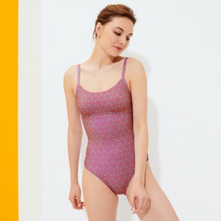 Imagen de Mujer Una pieza Estampado - Bañador de una sola pieza con escote redondo y estampado Indian Ceramic para mujer, Pink berries vista frontal desgastada Imagen de Mujer Una pieza Estampado - Bañador de una sola pieza con escote redondo y estampado Indian Ceramic para mujer, Pink berries vista frontal desgastada