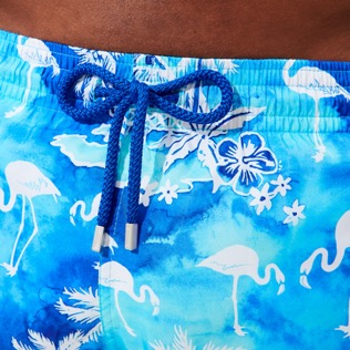 Bild von Herren Klassische dünne Stoffe Bedruckt - Ultraleichte und verstaubare 2012 Flamants Roses Badeshorts für Herren, Lagune Details Ansicht 1 Bild von Herren Klassische dünne Stoffe Bedruckt - Ultraleichte und verstaubare 2012 Flamants Roses Badeshorts für Herren, Lagune Details Ansicht 1