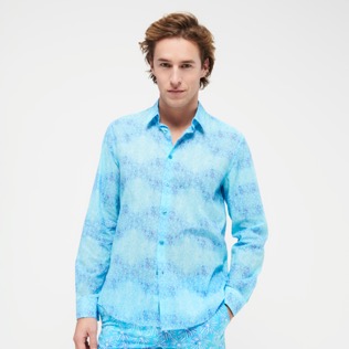 Uomo Altri Stampato - Camicia unisex estiva in voile di cotone Urchins, Azzurro vista frontale indossata
