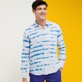 Uomo Altri Stampato - Camicia uomo in lino Rayures Tie & Dye, Azzurro cielo vista frontale indossata