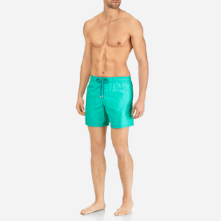 Men Classic / Moorea Printed - Men Water-Reactive Swimtrunks Hypnotic Turtles, Veronese green frontworn Men Classic / Moorea Printed - Men Water-Reactive Swimtrunks Hypnotic Turtles, Veronese green frontworn