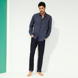 Imagen de Hombre Autros Estampado - Camisa de verano en gasa de algodón con estampado Micro Ronde Des Tortues unisex, Azul marino vista frontal desgastada Imagen de Hombre Autros Estampado - Camisa de verano en gasa de algodón con estampado Micro Ronde Des Tortues unisex, Azul marino vista frontal desgastada