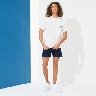 Herren Andere Bedruckt - LA/St-Tropez T-Shirt für Herren - Vilebrequin x Highsnobiety, Weiss frontworn Herren Andere Bedruckt - LA/St-Tropez T-Shirt für Herren - Vilebrequin x Highsnobiety, Weiss frontworn