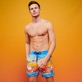 男款 Others 印制 - 男士 Ronde des Tortues Sunset 泳裤 - Vilebrequin x The Beach Boys, Multicolor 正面穿戴视图