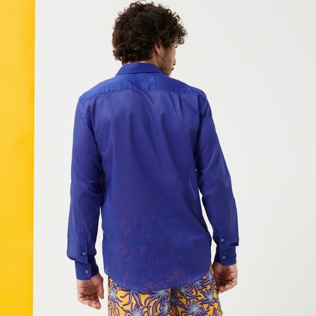 Uomo Altri Unita - Camicia unisex in voile di cotone tinta unita, Purple blue vista indossata posteriore