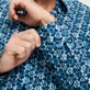 Herren Andere Bedruckt - Batik Fishes Unisex Sommerhemd aus Baumwollvoile, Marineblau Details Ansicht 4