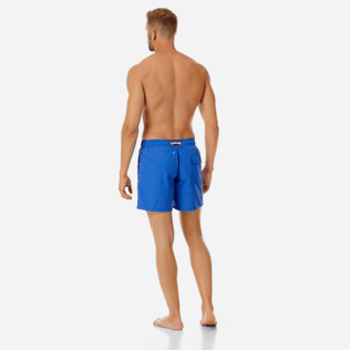 Hombre Clásico Liso - Bañador de color liso para hombre, Mar azul vista trasera desgastada