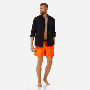 Herren Bestickte Bestickt - Ultraleichte und verstaubare Palm Beach Badehose mit Stickarbeiten für Herren – Limitierte Serie, Neon orange supp2 Herren Bestickte Bestickt - Ultraleichte und verstaubare Palm Beach Badehose mit Stickarbeiten für Herren – Limitierte Serie, Neon orange supp2