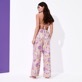 Donna Altri Stampato - Pantaloni donna in seta Rainbow Flowers, Cyclamen vista indossata posteriore