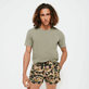 Camiseta de algodón orgánico con tinte natural para hombre Scrub vista frontal desgastada Camiseta de algodón orgánico con tinte natural para hombre Scrub vista frontal desgastada