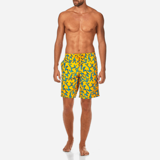 Hombre Clásico largon Estampado - Bañador de corte largo con estampado Danse du Feu, Curcuma frontworn Hombre Clásico largon Estampado - Bañador de corte largo con estampado Danse du Feu, Curcuma frontworn