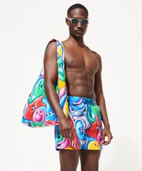 Fitted Printed - Tote bag Faces In Places - Vilebrequin x Kenny Scharf, Multicolor front worn view