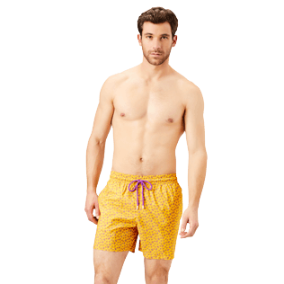 Uomo Classico ultraleggero Stampato - Men Swimwear Ultra-light and packable Micro Ronde des Tortues, Curry frontworn Uomo Classico ultraleggero Stampato - Men Swimwear Ultra-light and packable Micro Ronde des Tortues, Curry frontworn