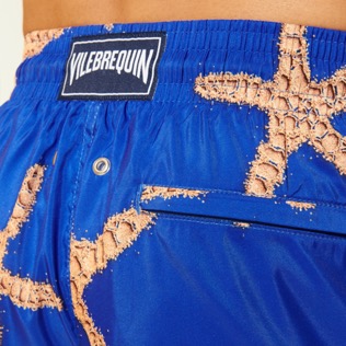 Bild von Herren Klassische dünne Stoffe Bedruckt - Ultraleichte und verstaubare Sand Starlettes Badeshorts für Herren, Sea blue Details Ansicht 1 Bild von Herren Klassische dünne Stoffe Bedruckt - Ultraleichte und verstaubare Sand Starlettes Badeshorts für Herren, Sea blue Details Ansicht 1