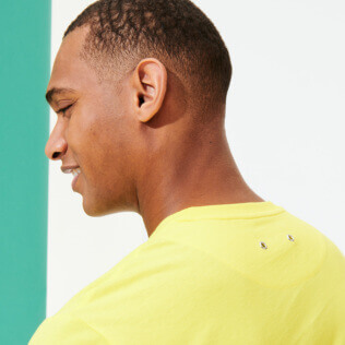 Imagen de Hombre Autros Liso - Camiseta de algodón orgánico de color liso para hombre, Limon detalles vista 3 Imagen de Hombre Autros Liso - Camiseta de algodón orgánico de color liso para hombre, Limon detalles vista 3
